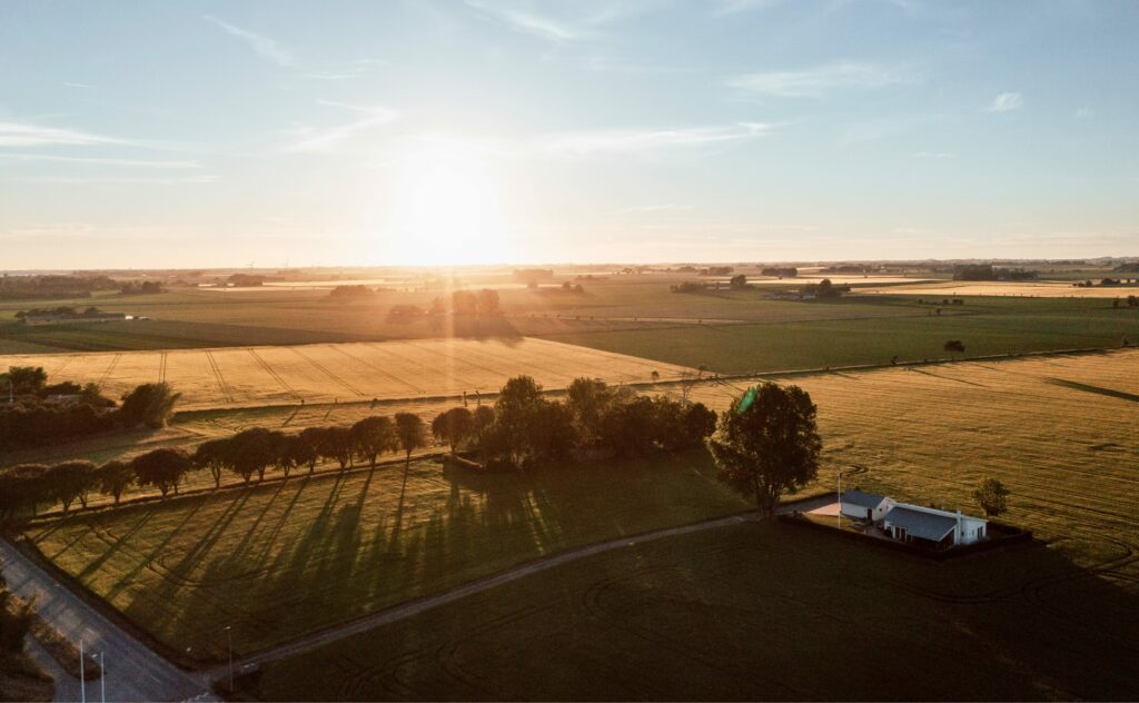 En bild över söderslätt och solen.